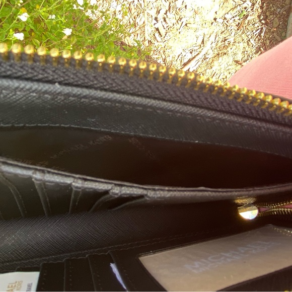 Michael Kors Phone Case Wallet - Picture 8 of 8